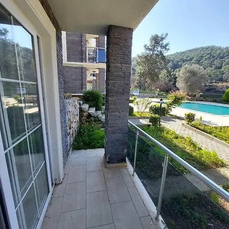 Hisaroenue 1 Apartman