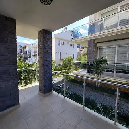 Hisaroenue 1 Apartman